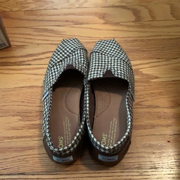 Neiman Marcus exclusive Toms size 9.5 - Picture 2 of 4